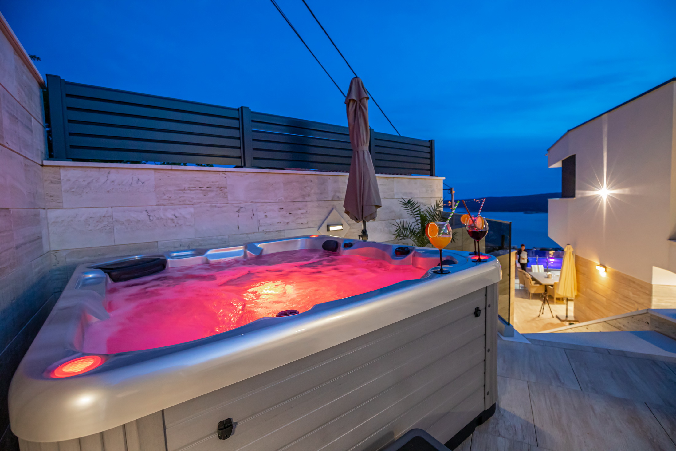 Grill terrace and jacuzi